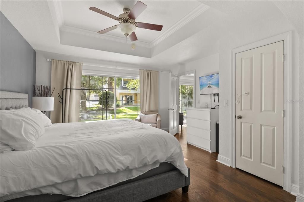 待售: $198,700 (1 贝兹, 1 浴室, 823 平方英尺)