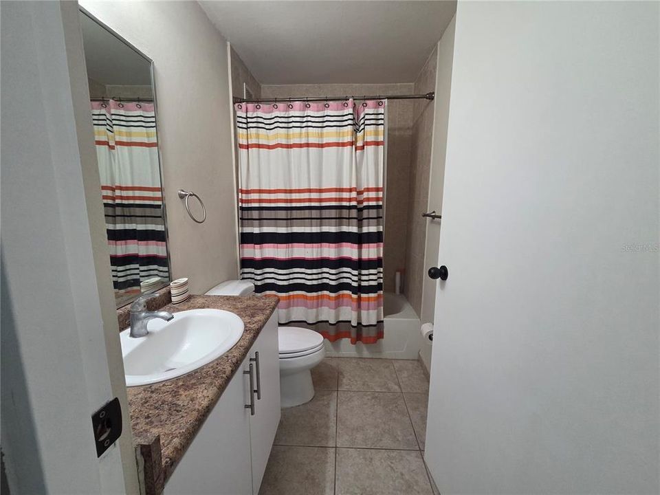 合同活跃: $195,000 (3 贝兹, 2 浴室, 1244 平方英尺)