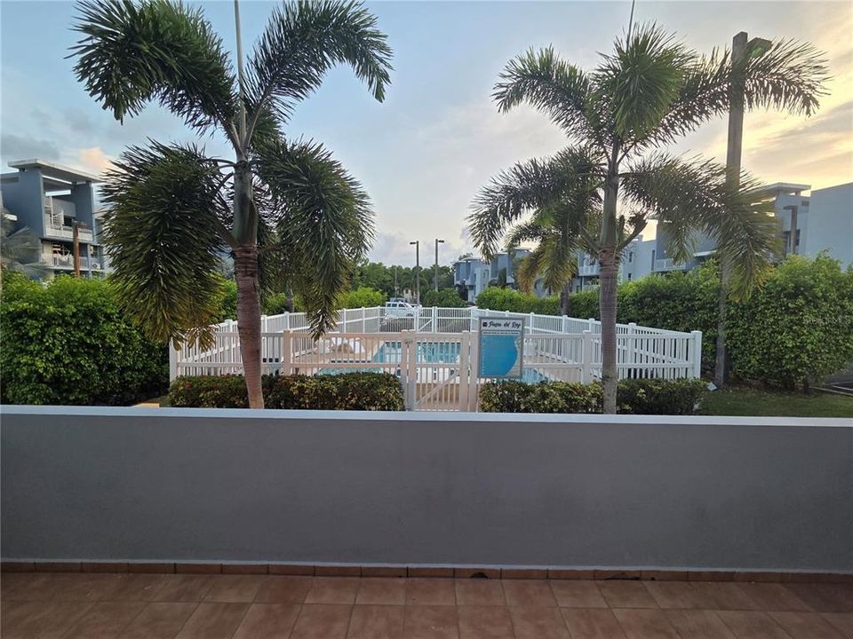 合同活跃: $195,000 (3 贝兹, 2 浴室, 1244 平方英尺)