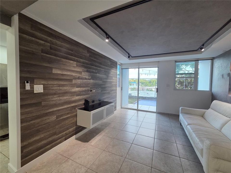 合同活跃: $195,000 (3 贝兹, 2 浴室, 1244 平方英尺)