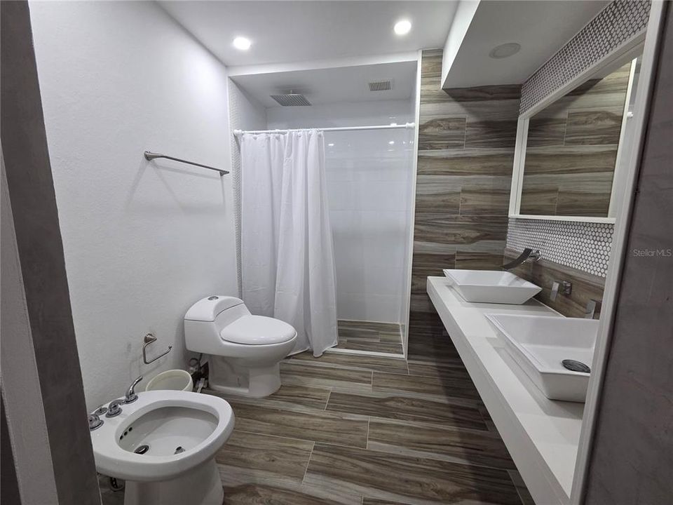 合同活跃: $195,000 (3 贝兹, 2 浴室, 1244 平方英尺)