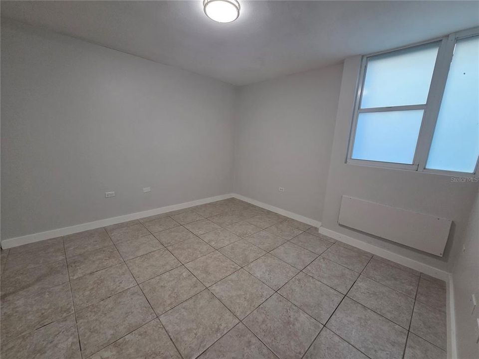 合同活跃: $195,000 (3 贝兹, 2 浴室, 1244 平方英尺)