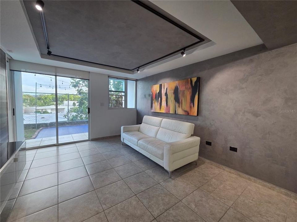 合同活跃: $195,000 (3 贝兹, 2 浴室, 1244 平方英尺)