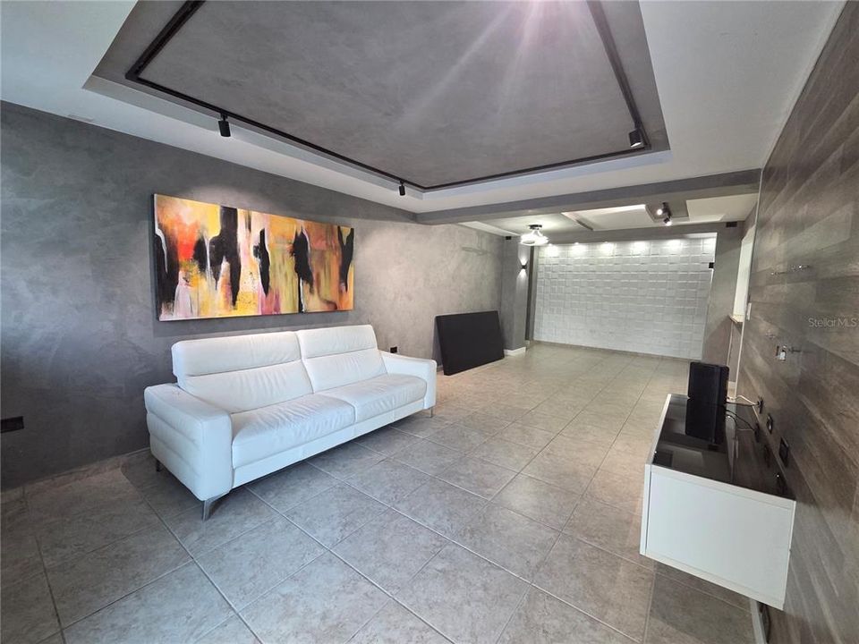 合同活跃: $195,000 (3 贝兹, 2 浴室, 1244 平方英尺)