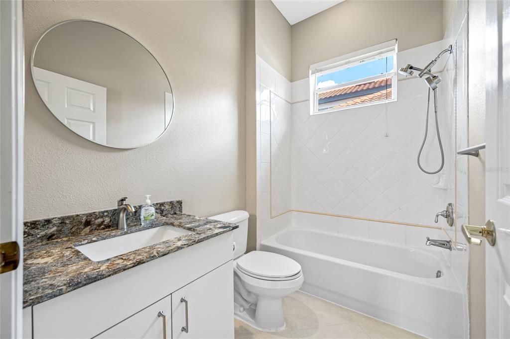 Activo con contrato: $899,000 (4 camas, 2 baños, 2589 Pies cuadrados)