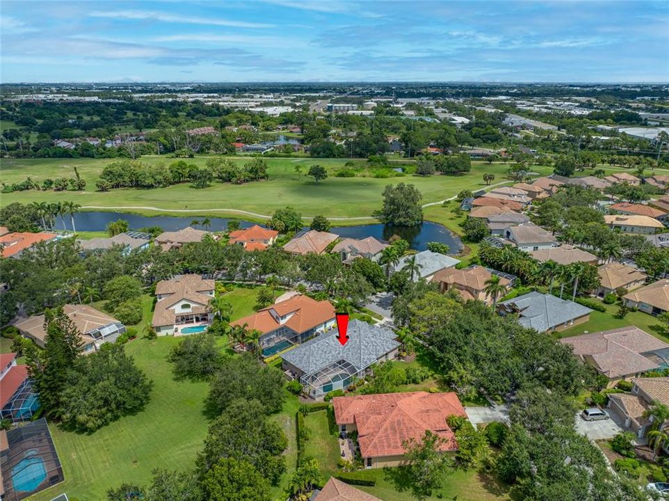 Activo con contrato: $899,000 (4 camas, 2 baños, 2589 Pies cuadrados)