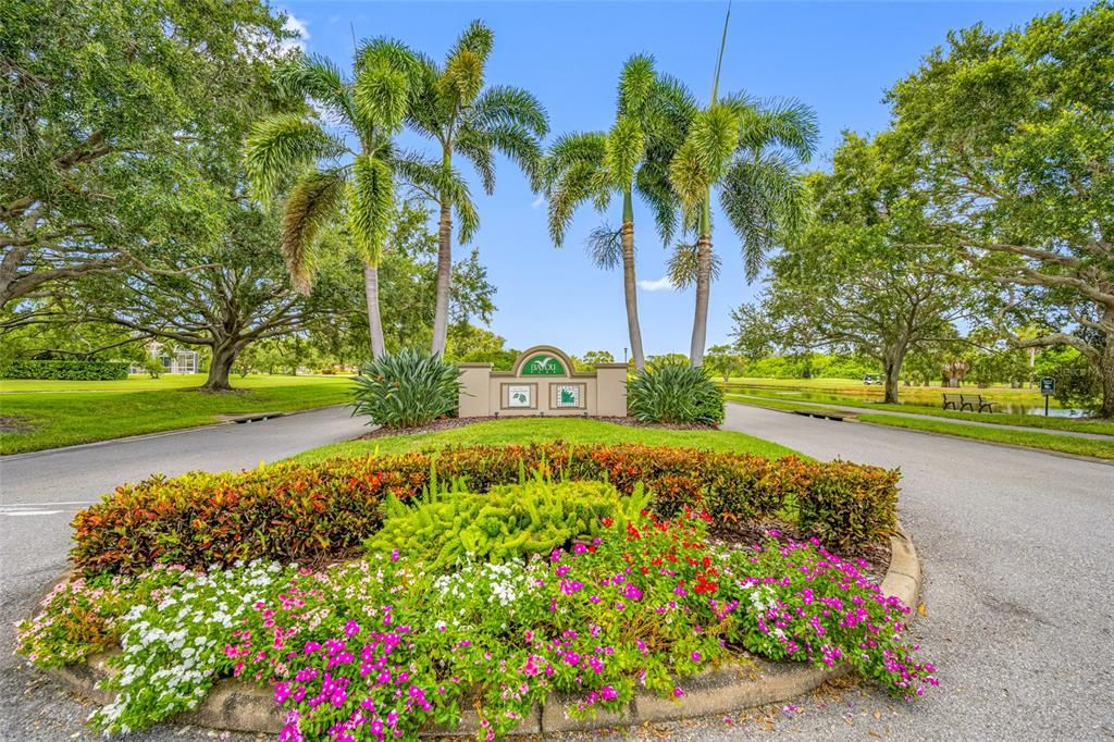 Activo con contrato: $899,000 (4 camas, 2 baños, 2589 Pies cuadrados)