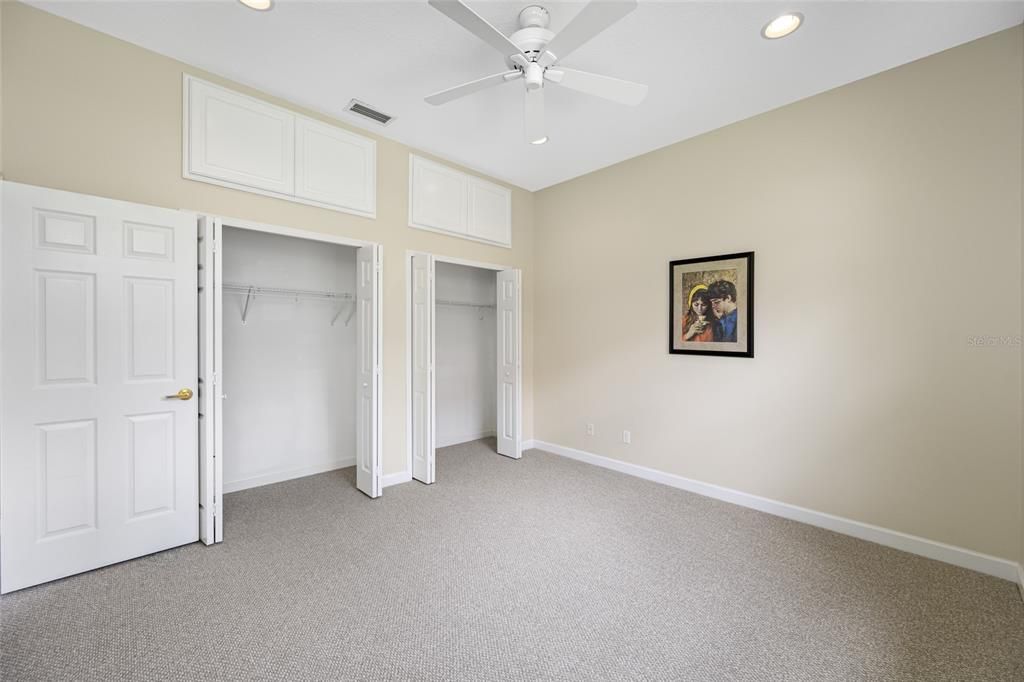 Activo con contrato: $899,000 (4 camas, 2 baños, 2589 Pies cuadrados)