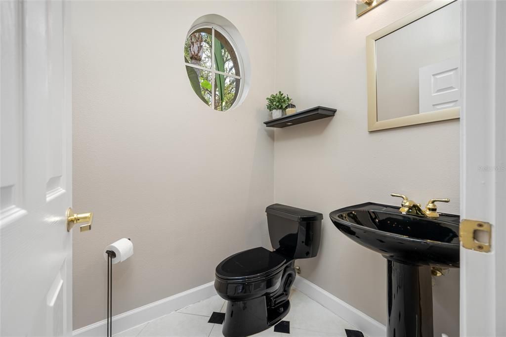 Activo con contrato: $899,000 (4 camas, 2 baños, 2589 Pies cuadrados)