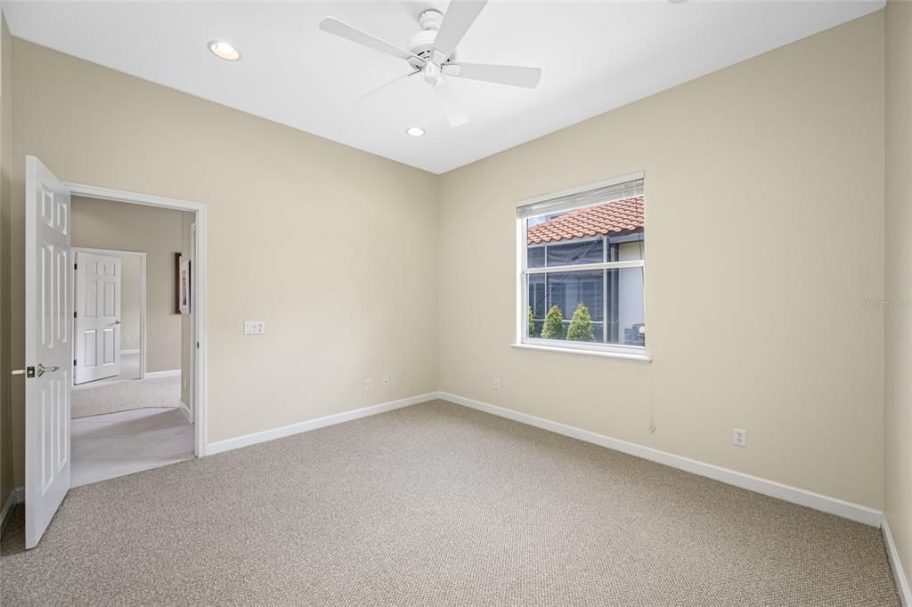 Activo con contrato: $899,000 (4 camas, 2 baños, 2589 Pies cuadrados)