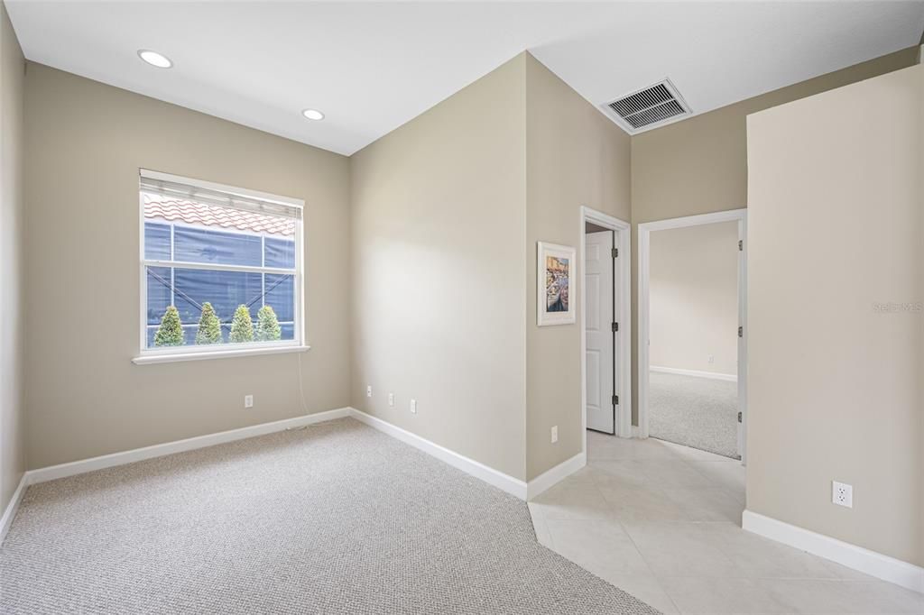 Activo con contrato: $899,000 (4 camas, 2 baños, 2589 Pies cuadrados)