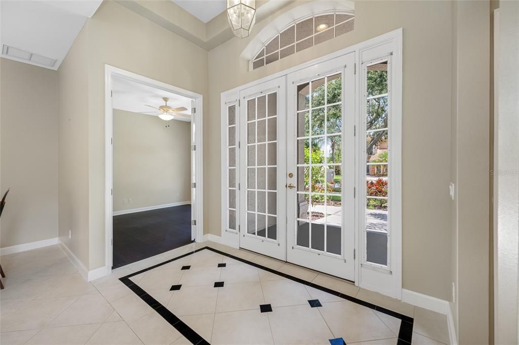 Activo con contrato: $899,000 (4 camas, 2 baños, 2589 Pies cuadrados)