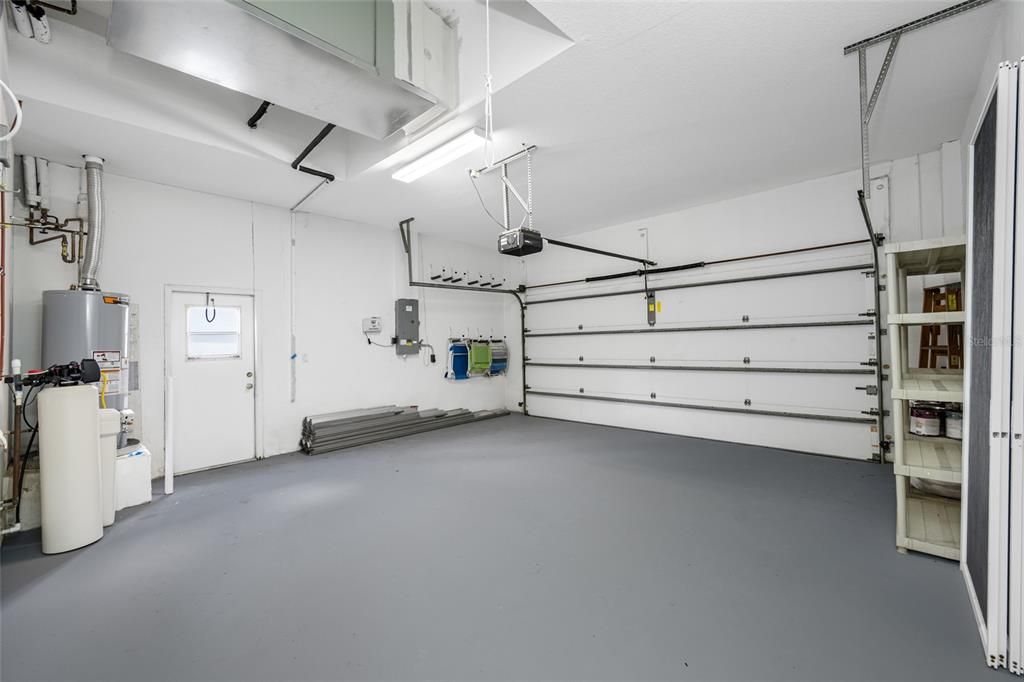 Activo con contrato: $899,000 (4 camas, 2 baños, 2589 Pies cuadrados)