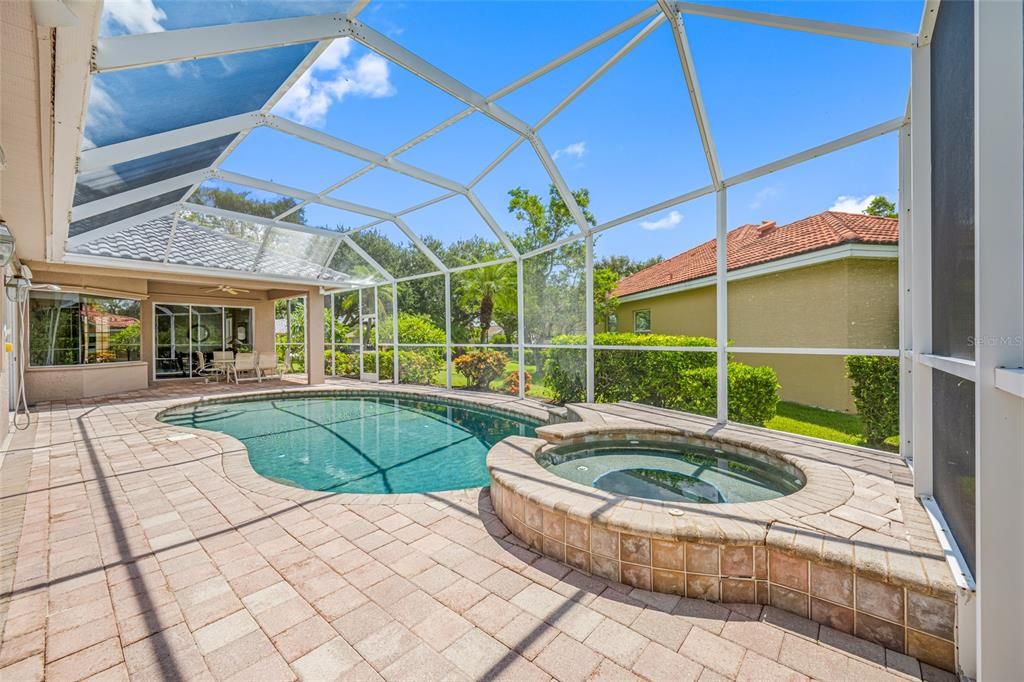 Activo con contrato: $899,000 (4 camas, 2 baños, 2589 Pies cuadrados)