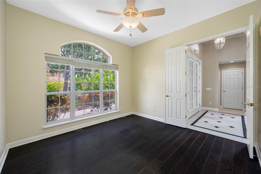 Activo con contrato: $899,000 (4 camas, 2 baños, 2589 Pies cuadrados)