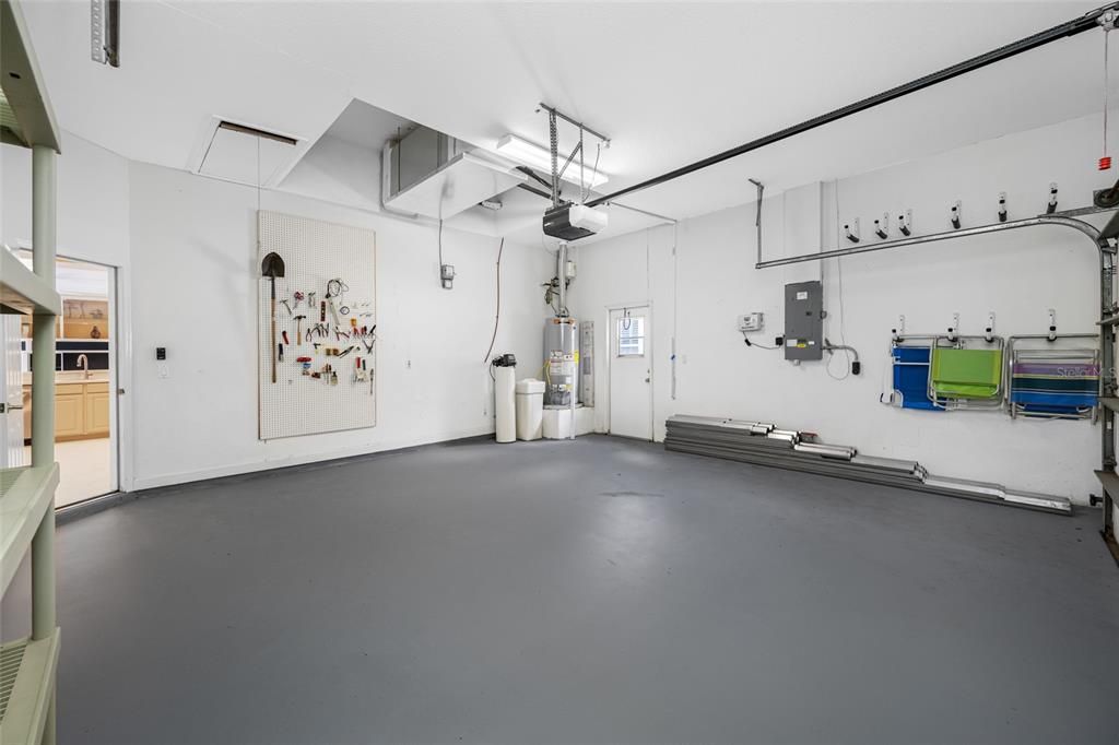 Activo con contrato: $899,000 (4 camas, 2 baños, 2589 Pies cuadrados)