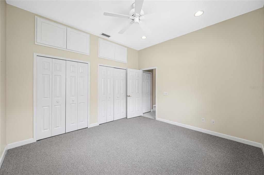 Activo con contrato: $899,000 (4 camas, 2 baños, 2589 Pies cuadrados)