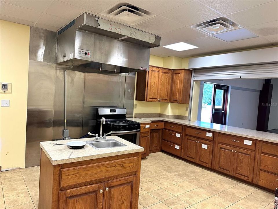 Под контрактом: $950,000 (0 спален, 0 ванн, 20426 Квадратных фут)