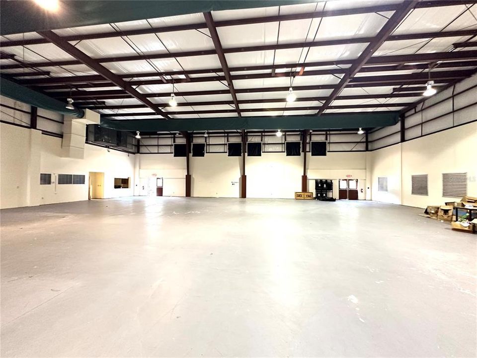 Под контрактом: $950,000 (0 спален, 0 ванн, 20426 Квадратных фут)