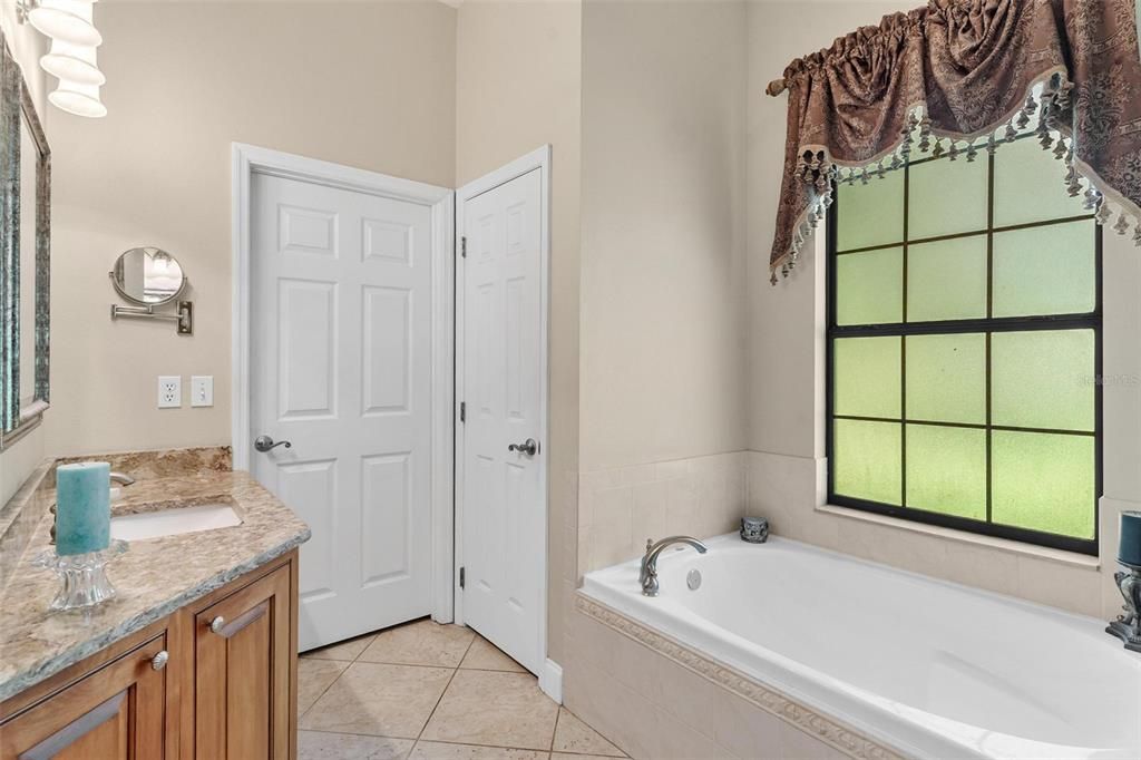 For Sale: $789,900 (3 beds, 2 baths, 1984 Square Feet)