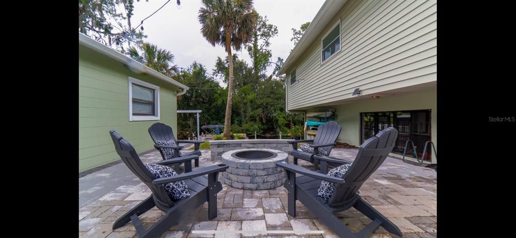 For Sale: $659,000 (4 beds, 3 baths, 2550 Square Feet)