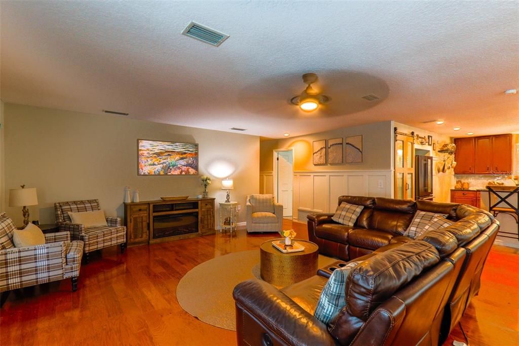 For Sale: $659,000 (4 beds, 3 baths, 2550 Square Feet)