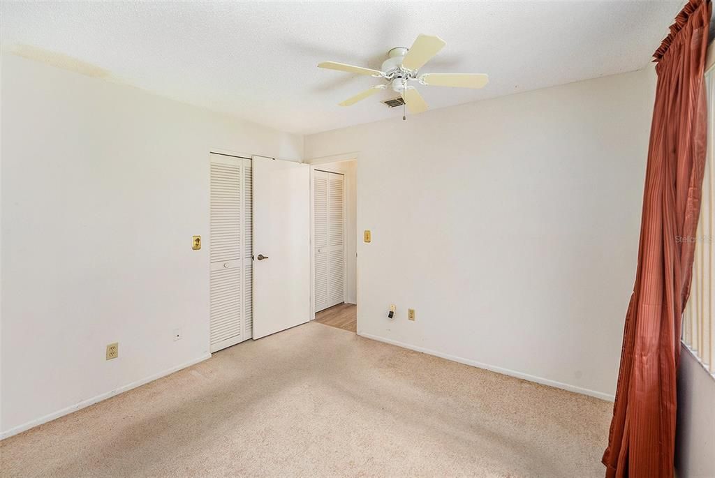 合同活跃: $250,000 (2 贝兹, 2 浴室, 1309 平方英尺)