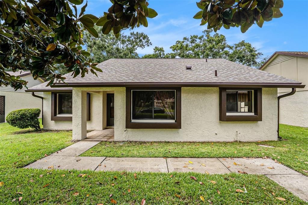 合同活跃: $250,000 (2 贝兹, 2 浴室, 1309 平方英尺)