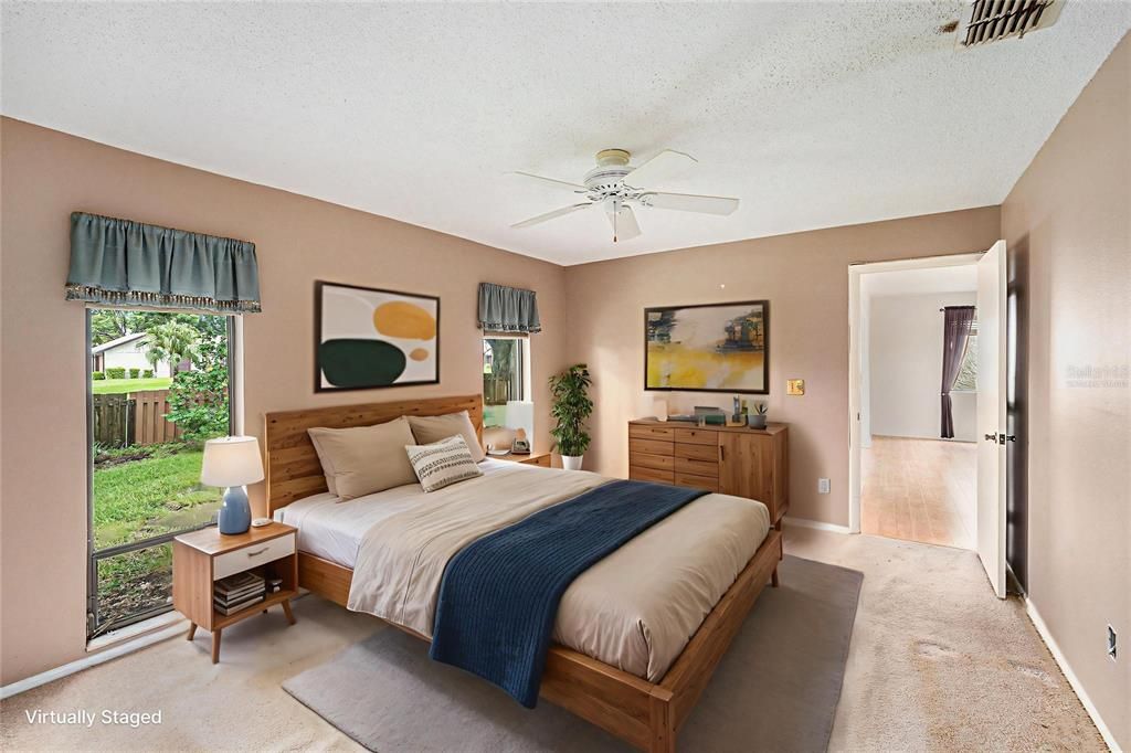 合同活跃: $250,000 (2 贝兹, 2 浴室, 1309 平方英尺)