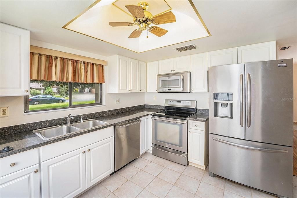 合同活跃: $250,000 (2 贝兹, 2 浴室, 1309 平方英尺)