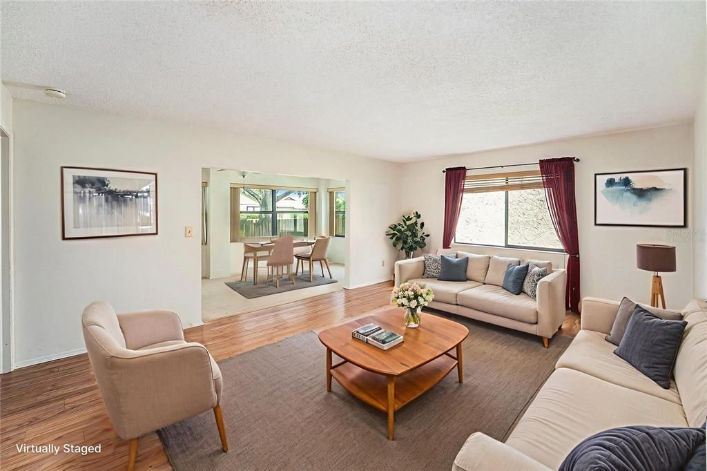 合同活跃: $250,000 (2 贝兹, 2 浴室, 1309 平方英尺)