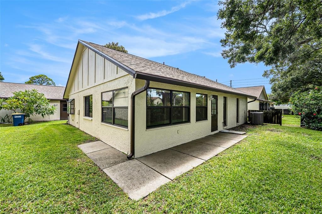 合同活跃: $250,000 (2 贝兹, 2 浴室, 1309 平方英尺)