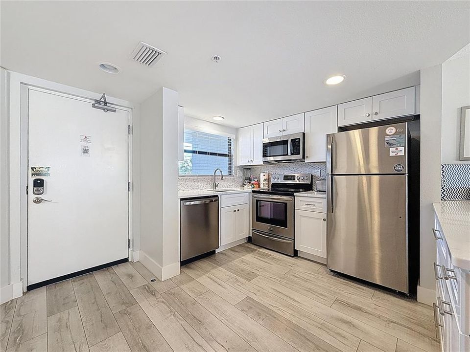 Под контрактом: $682,999 (2 спален, 2 ванн, 750 Квадратных фут)