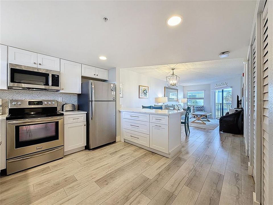 Под контрактом: $682,999 (2 спален, 2 ванн, 750 Квадратных фут)