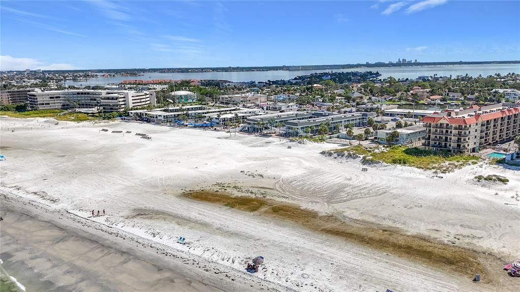 Под контрактом: $682,999 (2 спален, 2 ванн, 750 Квадратных фут)