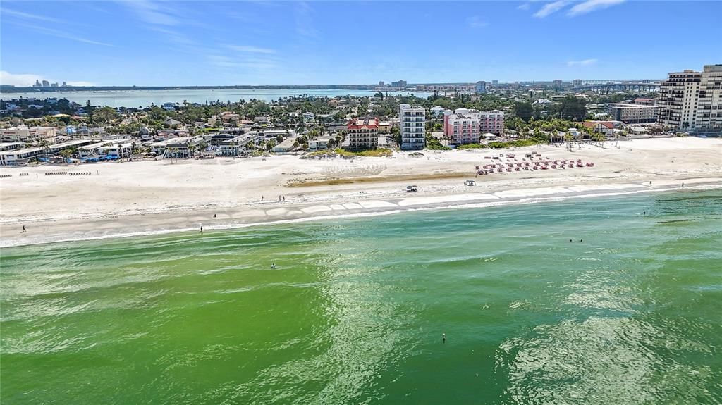 Под контрактом: $682,999 (2 спален, 2 ванн, 750 Квадратных фут)