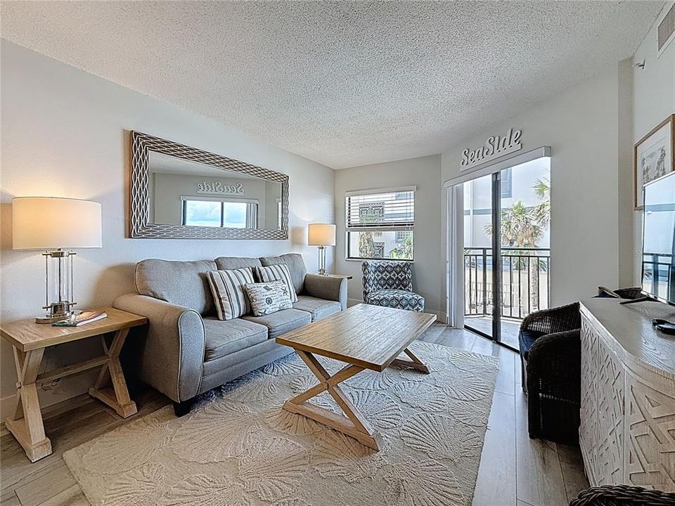 Под контрактом: $682,999 (2 спален, 2 ванн, 750 Квадратных фут)