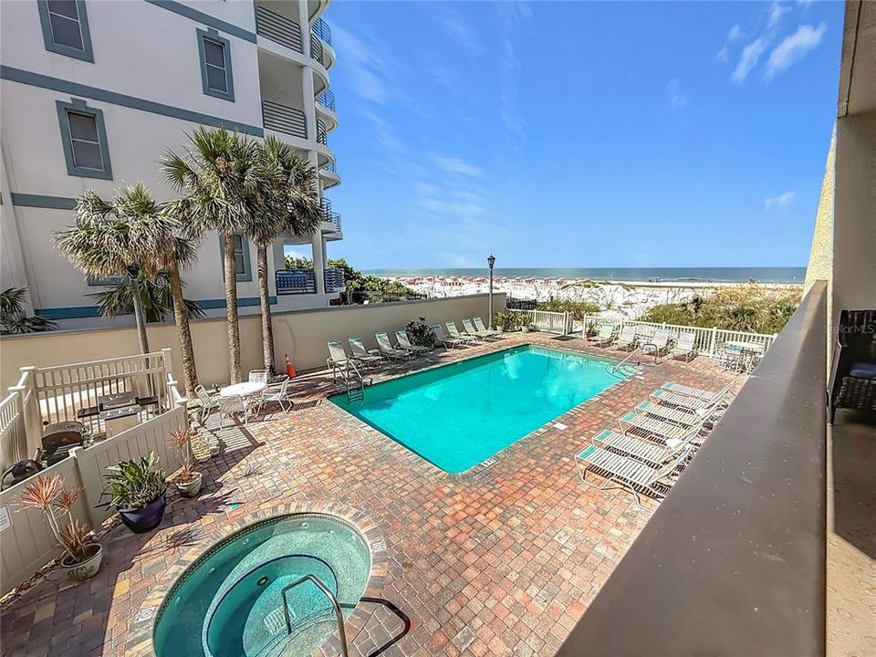 Под контрактом: $682,999 (2 спален, 2 ванн, 750 Квадратных фут)