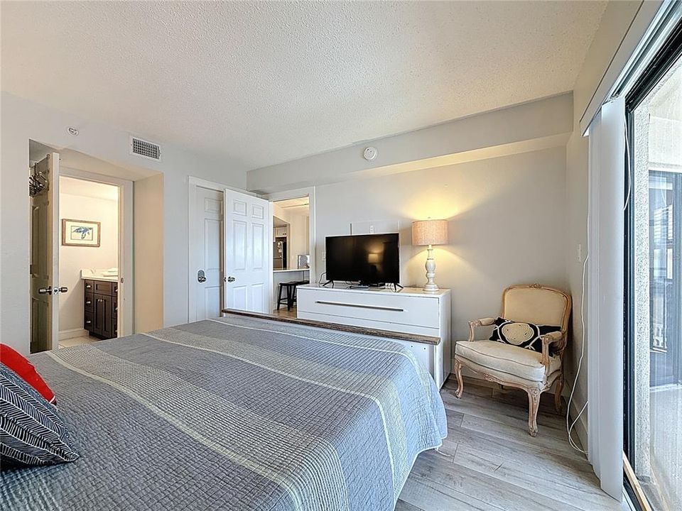 Под контрактом: $682,999 (2 спален, 2 ванн, 750 Квадратных фут)