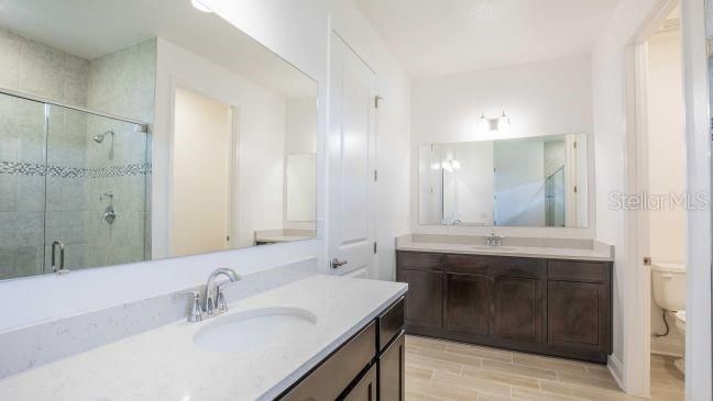 合同活跃: $394,900 (4 贝兹, 3 浴室, 2434 平方英尺)