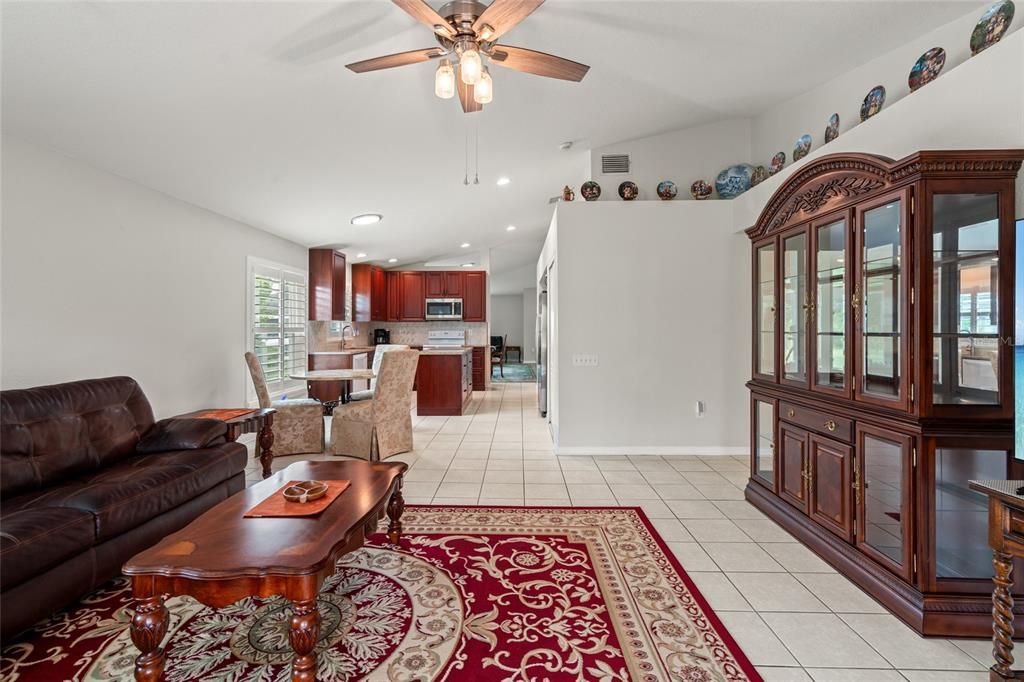 Active With Contract: $380,000 (4 beds, 2 baths, 1936 Square Feet)