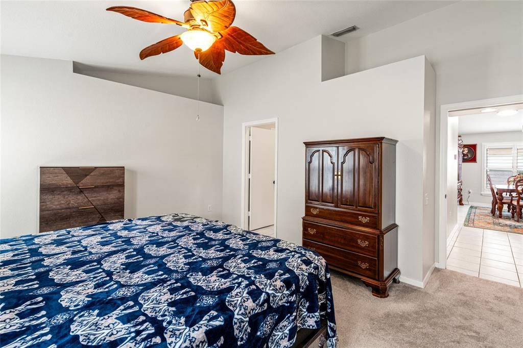 Active With Contract: $380,000 (4 beds, 2 baths, 1936 Square Feet)