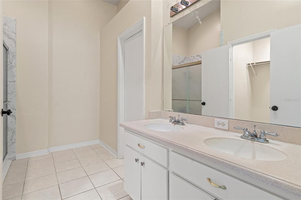 Active With Contract: $380,000 (4 beds, 2 baths, 1936 Square Feet)