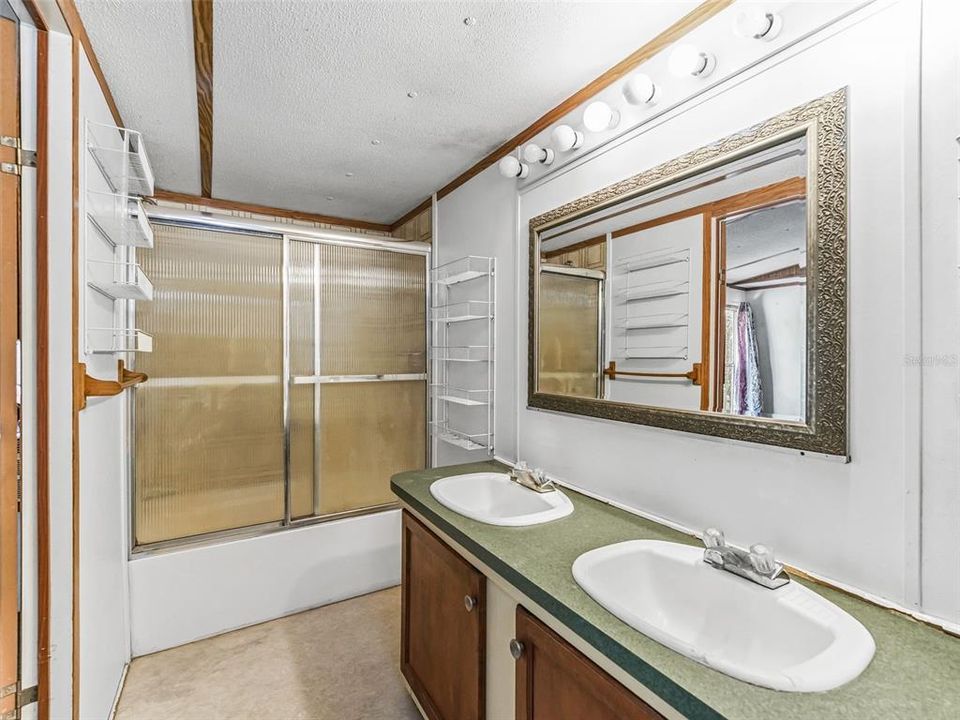 En Venta: $184,900 (2 camas, 2 baños, 784 Pies cuadrados)