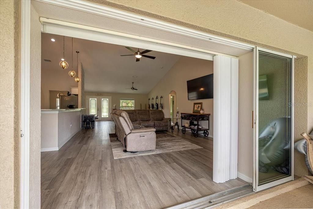 For Sale: $550,000 (4 beds, 2 baths, 2154 Square Feet)