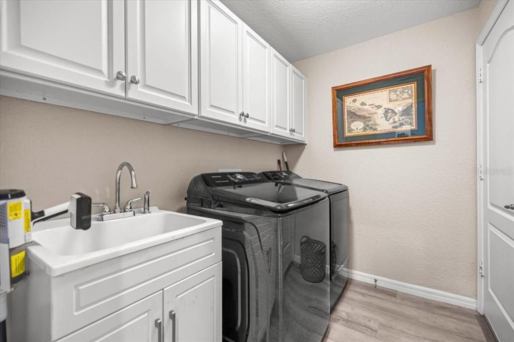 For Sale: $550,000 (4 beds, 2 baths, 2154 Square Feet)