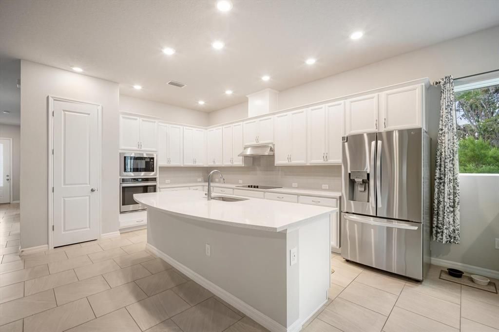 For Sale: $580,000 (5 beds, 4 baths, 2771 Square Feet)