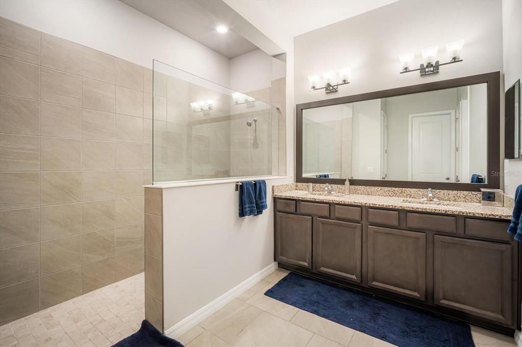 For Sale: $580,000 (5 beds, 4 baths, 2771 Square Feet)