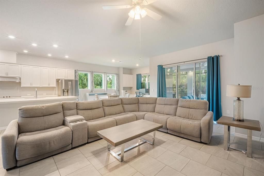 For Sale: $580,000 (5 beds, 4 baths, 2771 Square Feet)