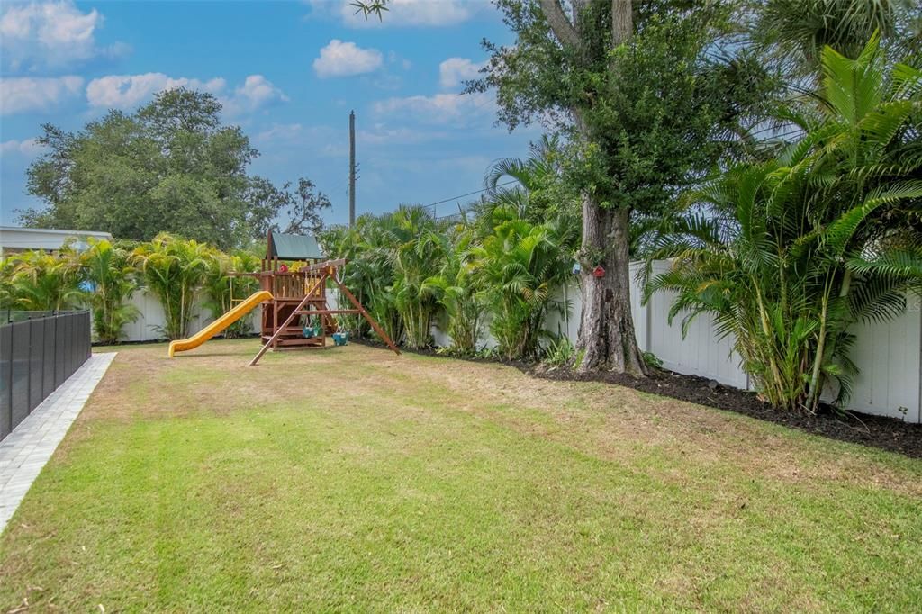 For Rent: $19,000 (5 beds, 4 baths, 4532 Square Feet)